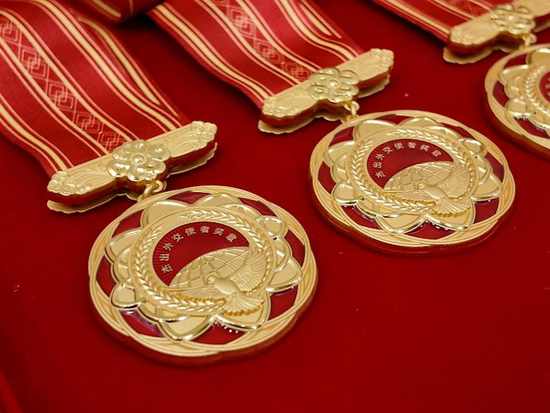 China presents Outstanding Diplomat Medal to 8 foreign diplomats