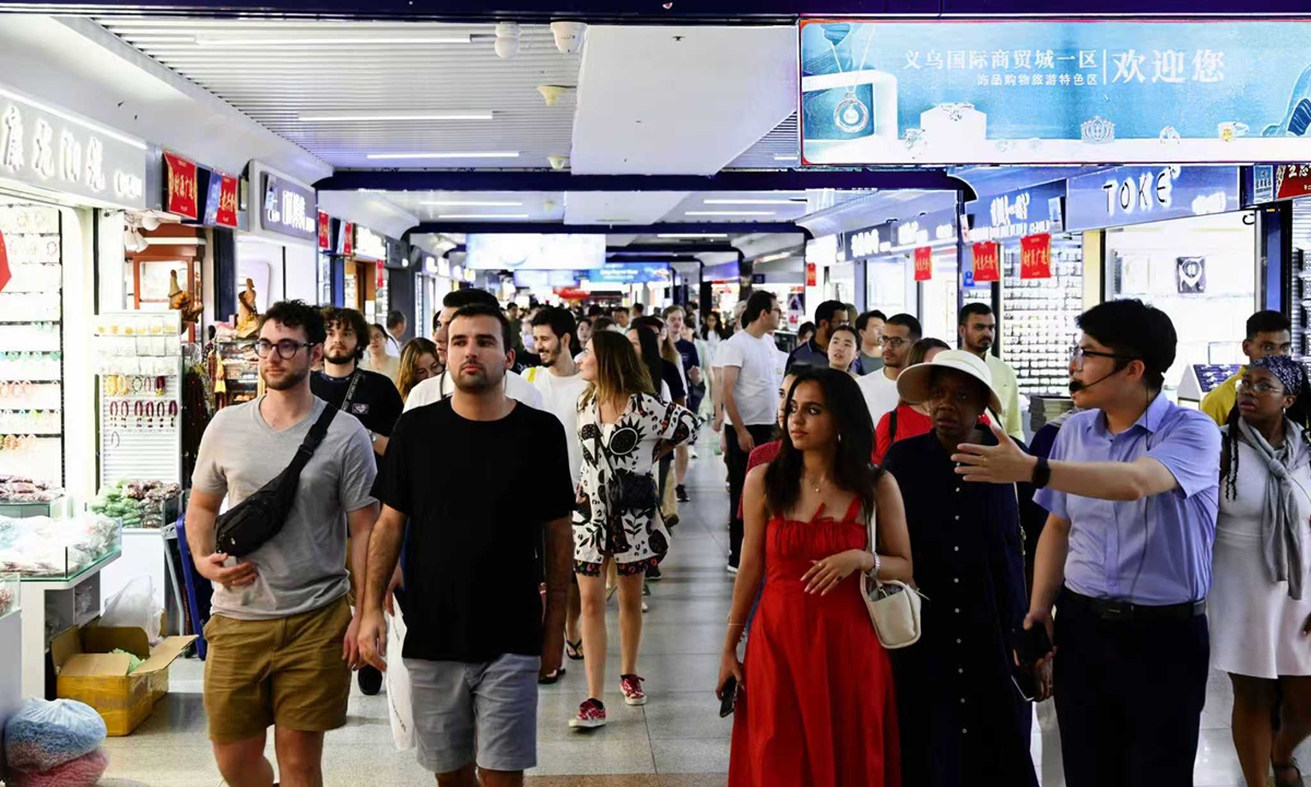 Overseas visitors tour the Yiwu International Trade Market in Yiwu, East China’s Zhejiang Province. Photo: Courtesy of Yiwu publicity authorities