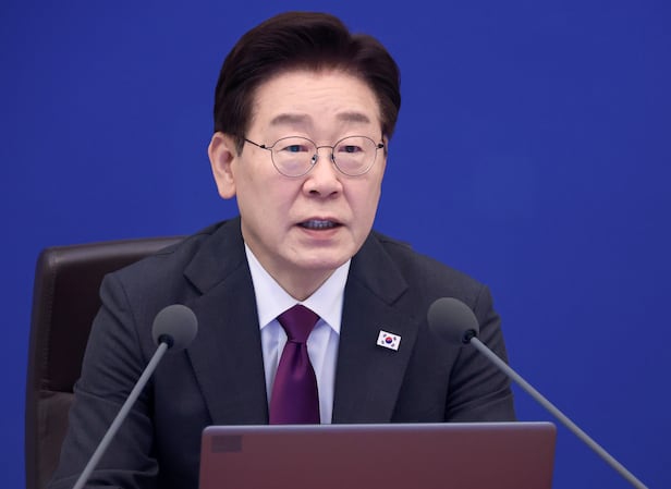 South Korean President Lee Jae-myung speaks at a senior secretaries' meeting held at Cheong Wa Dae on May 21, 2026. Photo: Chosun Daily