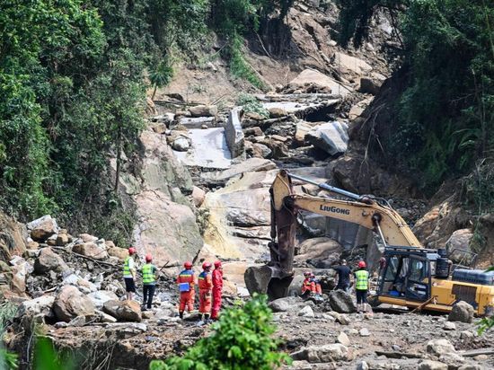 3 dead, 19 missing after heavy rain lashes SW China's Chongqing