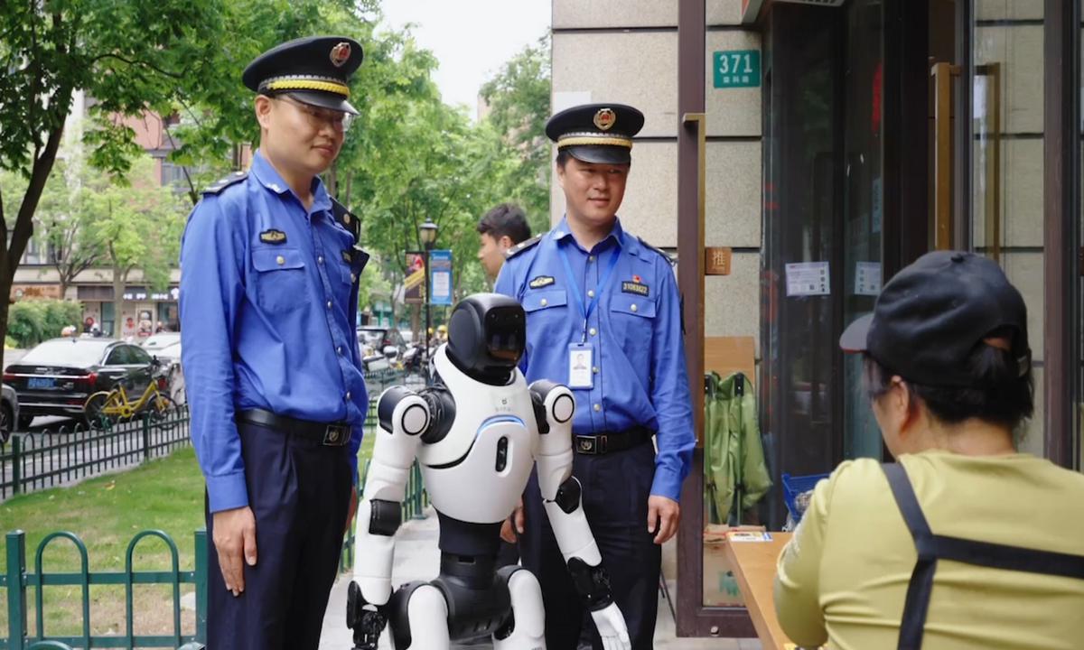 Two officers work together with a humanoid robot Lingxi X2, developed by Shanghai-based robotics firm AgiBot in Shanghai, on May 20, 2026. Photo: Courtesy of AgiBot