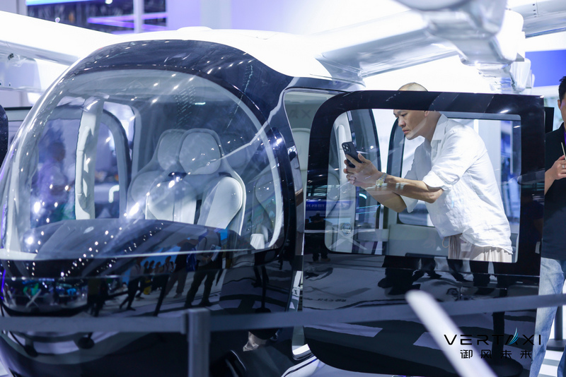 A visitor explores cutting-edge eVTOL displays at the 2026 International Low Altitude Economy and Unmanned Systems Expo in Shenzhen, South China's Guangdong Province, on May 21, 2026. Photo: Courtesy of Vertaxi