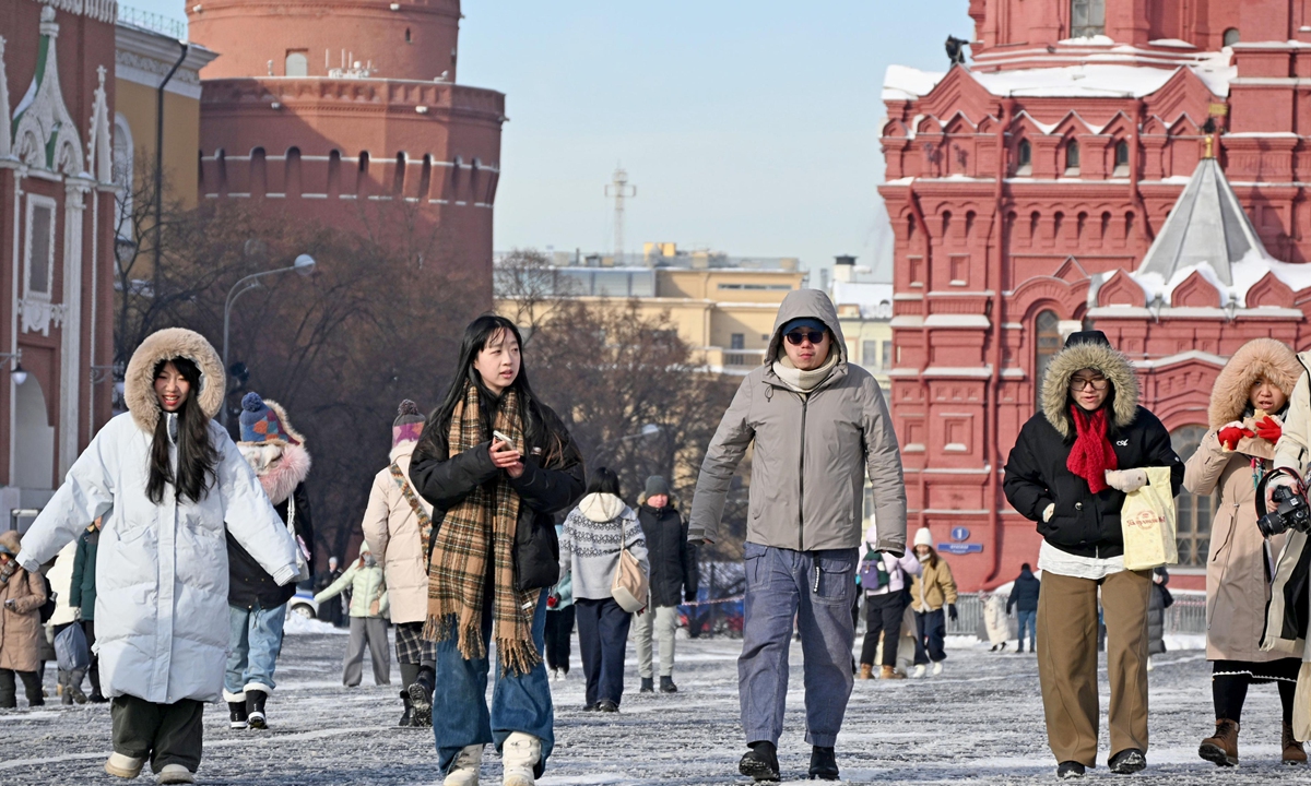 Chinese tourists walk through Moscow's Red Square on February 18, 2026, during the Lunar New Year holidays. Photo: VCG