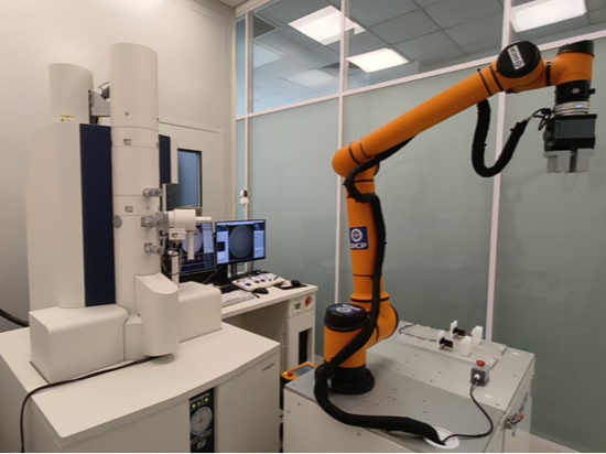 Dalian scientists develop world's first AI-driven microscope
