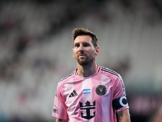 Messi suffers World Cup injury scare
