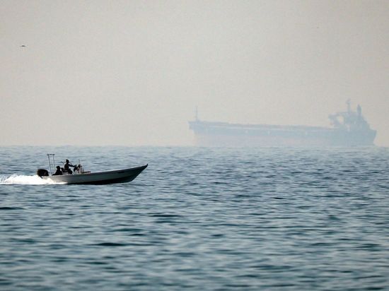 US Navy quietly guides ships transiting Strait of Hormuz: report