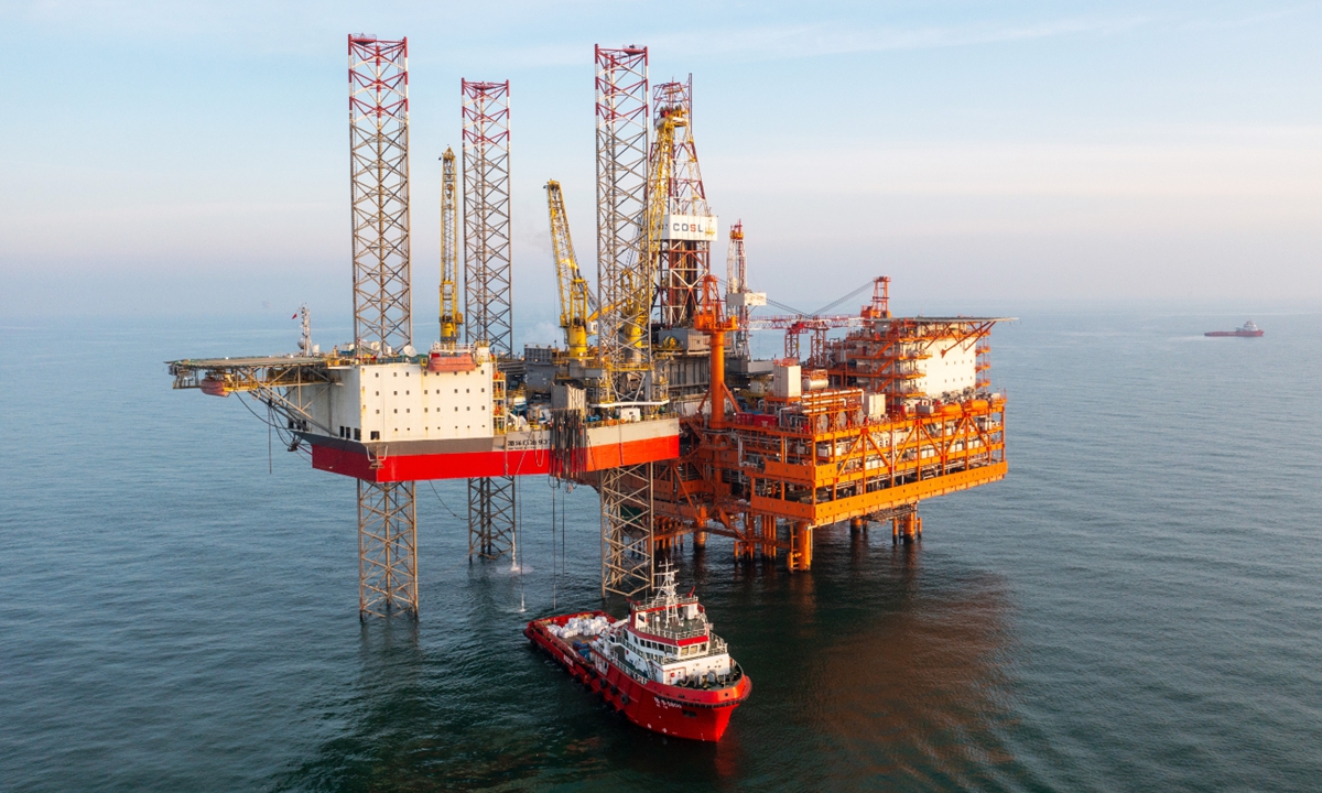China's largest offshore shallow lithologic oilfield project, the first-phase development of the Kenli 10-2 oilfield cluster Photo: Screenshot of China Media Group's report