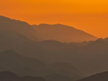 Dawn scenery of Wuxia Gorge along Yangtze River in China's Chongqing