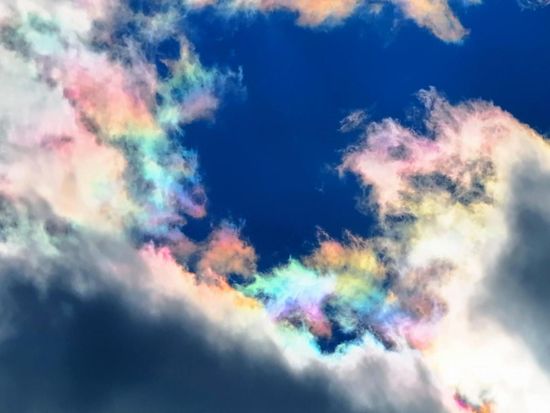Colorful cloud phenomenon appears over Ergun