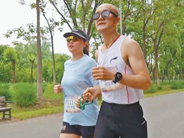 Visually impaired runners showcase strength in six-day challenge