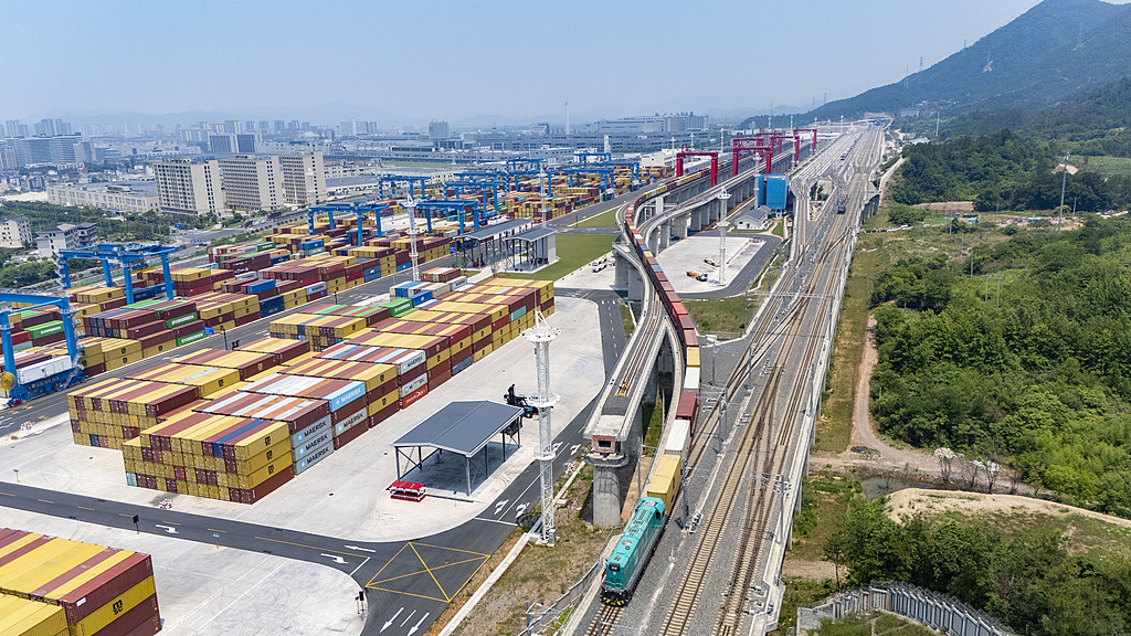 A sea-rail intermodal freight train departs from Yiwu (Suxi) International Hub Port in Jinhua, Zhejiang Province, China, June 4, 2026. /VCG