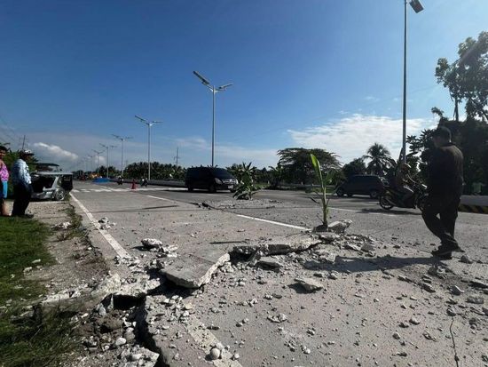 8 reported dead in S. Philippine strong earthquake