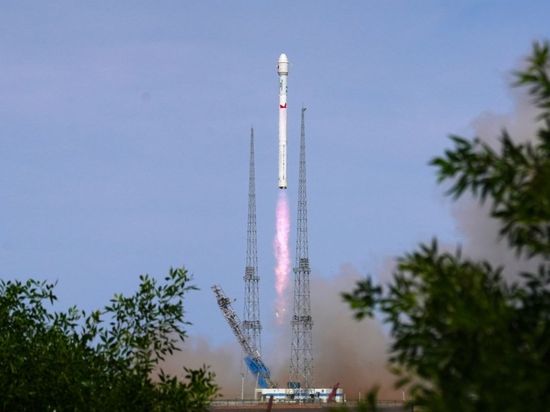 China's Zhuque-2E Y6 carrier rocket sends 2 new satellites into space