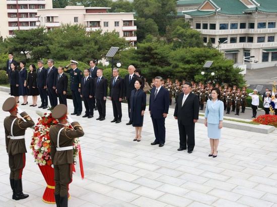 Xi, Kim pledge to carry forward great traditional China-DPRK friendship through generations