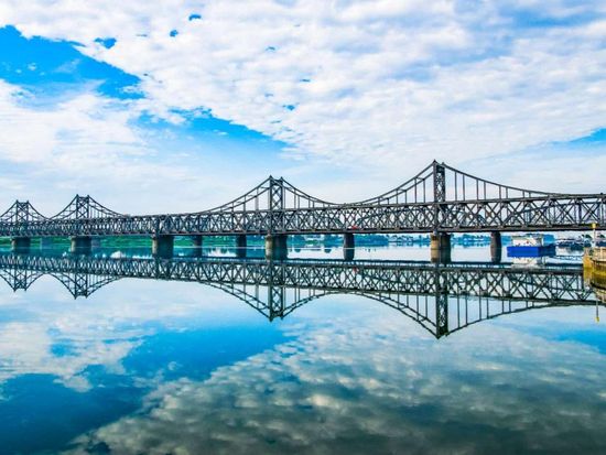 Friendship flourishes along Yalu River