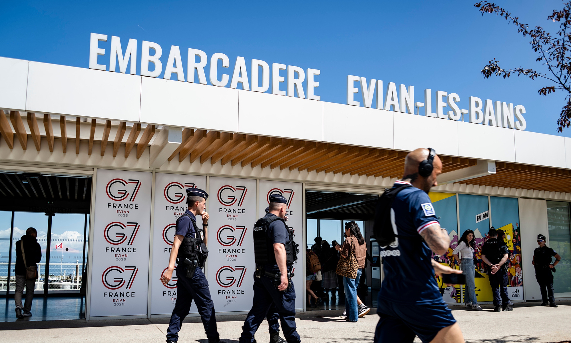 French police officers walk in front of a G7 banner in Evian-les-Bains, France, June 6 2026. The 52nd G7 Summit will take place from June 15 to 17, 2026 in Evian-les-Bains. Photo: VCG