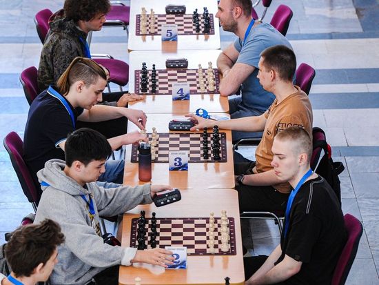 International Chess Federation temporarily suspends Russia's membership