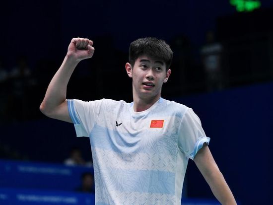 China's Dong stuns top seed at Australian Badminton Open