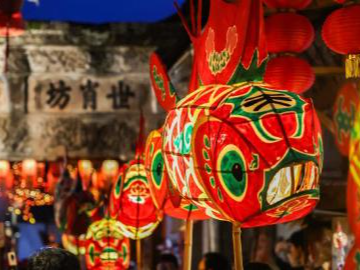 A glimpse of traditional lantern performance in E China's Renli Village