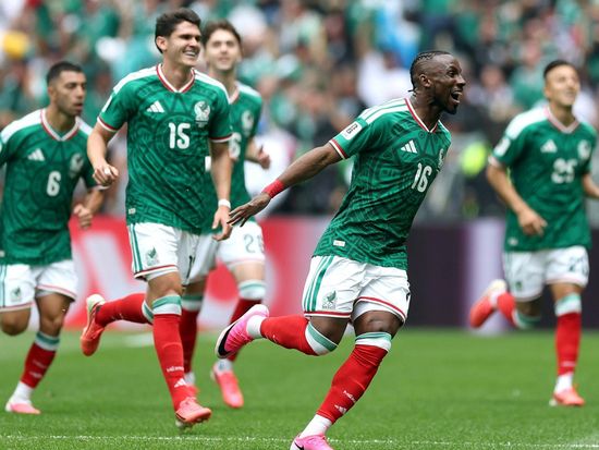 Mexico beat South Africa to kick off World Cup
