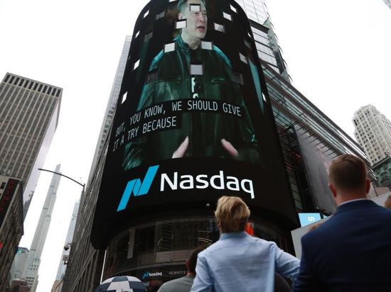 US stocks gain ground as SpaceX debuts