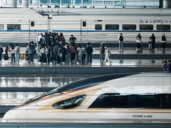 China railway passenger trips hit record 1.9 bln in January-May