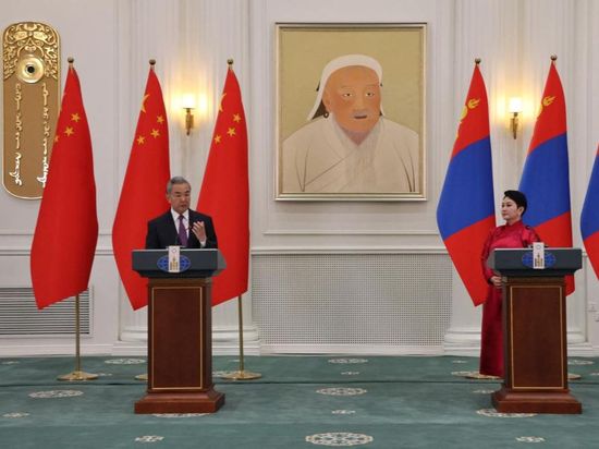 Foreign ministers of China, Mongolia issue joint press communique on ties, cooperation
