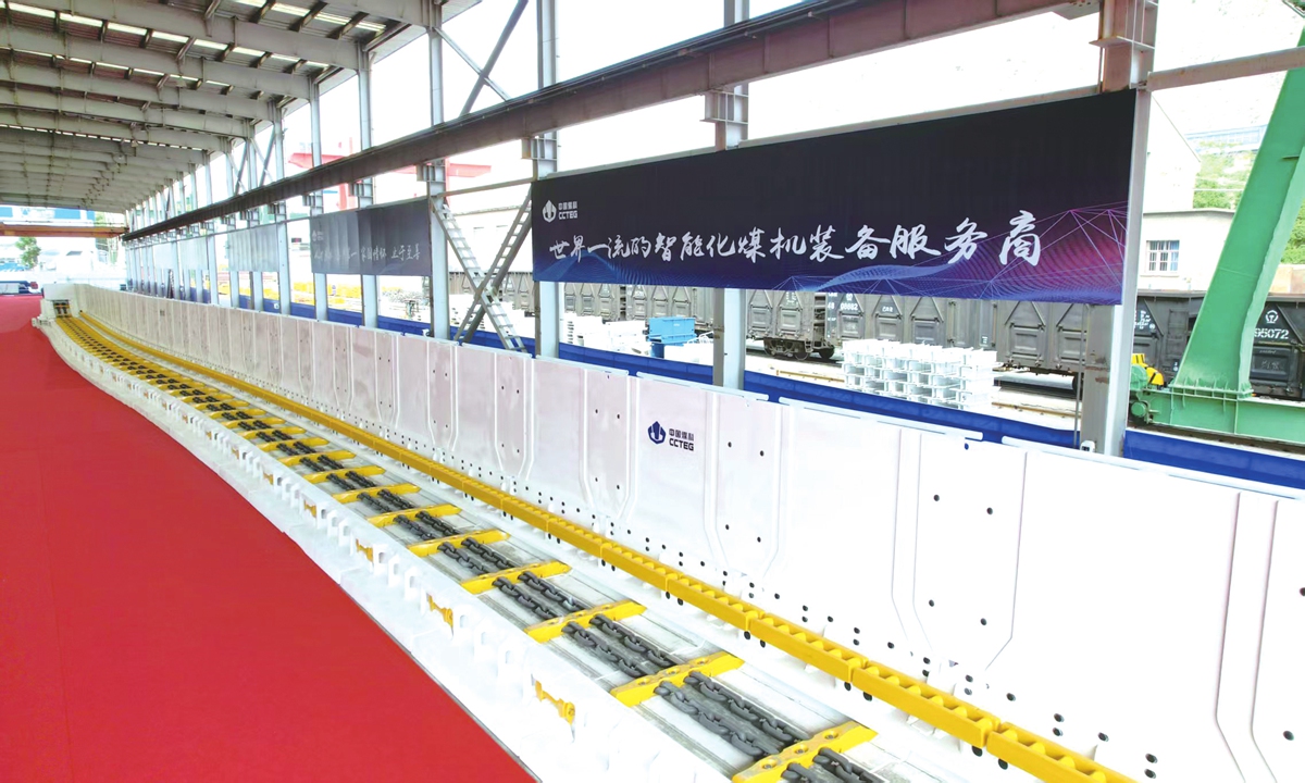 A 10-meter ultra-high cutting height face scraper conveyor system developed by Ningxia Tiandi Benniu Industrial Group Co File photo: Ningxia Tiandi Benniu Industrial Group Co