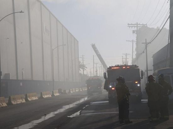 Shelter-in-place order issued in Los Angeles as firefighters battle massive structure fire