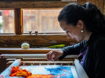 Baisha ancient town in China's Yunnan injects new vitality into embroidery of Naxi ethnic group