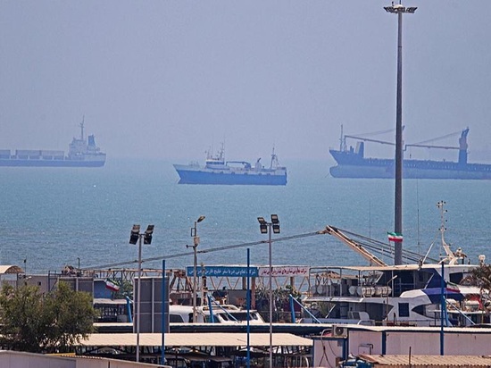 US says it lifts Iran blockade, Tehran says to speed up Hormuz transit