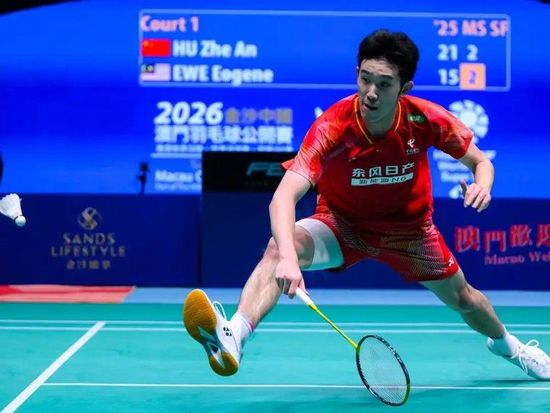 Hu Zhe'an claims badminton men's singles title at Macau Open