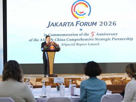 ASEAN chief urges stronger China ties amid global uncertainty
