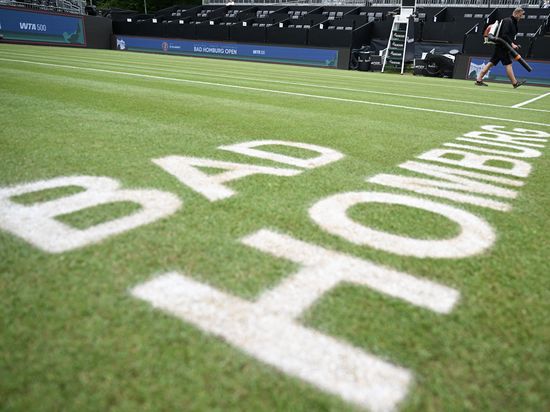 Zheng Qinwen, Wang Xinyu into second round at WTA Bad Homburg Open