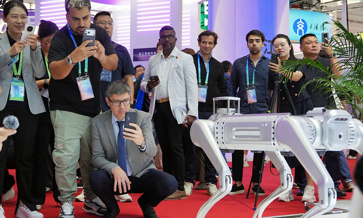 Visitors take photo of a robot dog at the 4th China International Supply Chain Expo (CISCE) on June 23, 2026. Photo: VCG