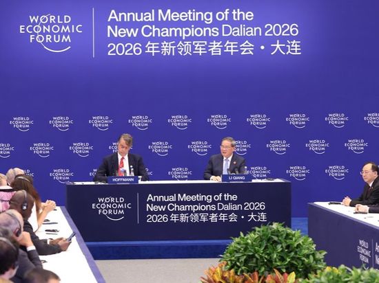 Chinese premier attends symposium with business representatives at Summer Davos in NE China