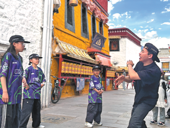 Tibetan street dance blends beats with traditional forms