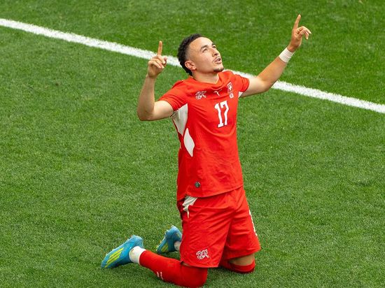 Switzerland tops Group B with win over Canada to set up knockout clash