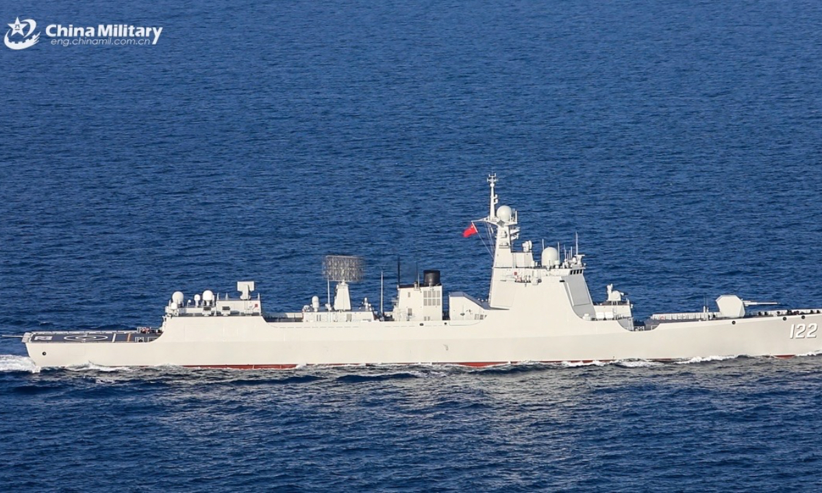 The guided-missile destroyer Tangshan (Hull 122) attached to the 48th Chinese naval escort taskforce sails on the sea during an anti-piracy training exercise. Photo: eng.chinamil.com.cn