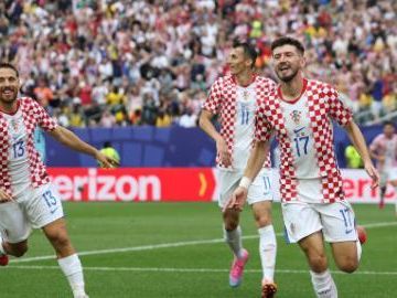Croatia edges Ghana to seal World Cup knockout berth