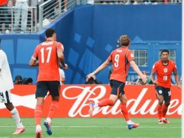 Kane record helps England top Group L