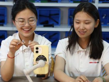 Local enterprises embrace digital economy to advance quality growth in Cheng'an County, China's Hebei