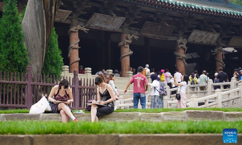 Hungarian artists paint next to an ancient building in Taiyuan City, north China's Shanxi Province, June 18, 2026. A total of 23 artists, art educators, students and cultural professionals from Hungary wrapped up their discovery tour of the ancient architectural heritages in north China's Shanxi Province on Sunday. (Xinhua/Chen Zhihao)

