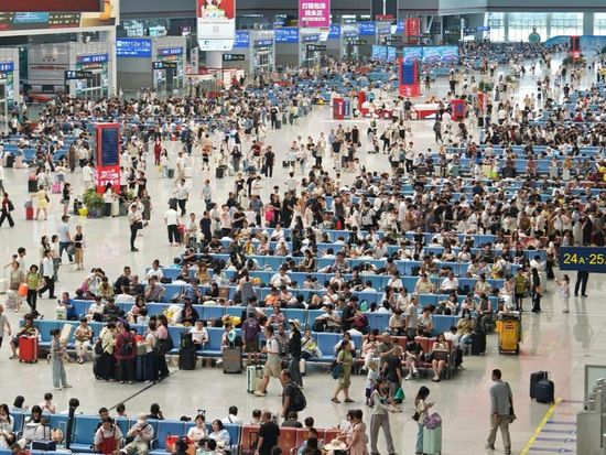 China expects to see 1.01 bln railway trips during summer travel rush