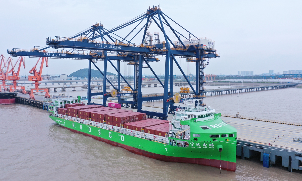 Pure electric container vessel Ningyuan Dianpeng at port Photo: Courtesy of Ningbo Zhoushan Port