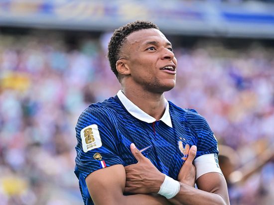 Mbappe's brace powers France past Sweden into World Cup last 16