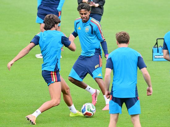 Spain confident but not complacent ahead of Austria clash: De la Fuente