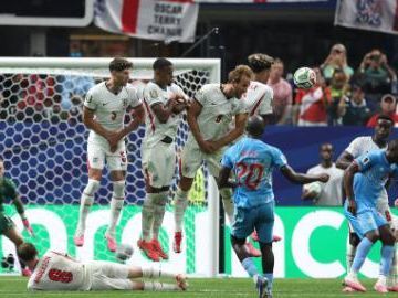 Kane strikes twice as England beats DR Congo to reach World Cup last 16