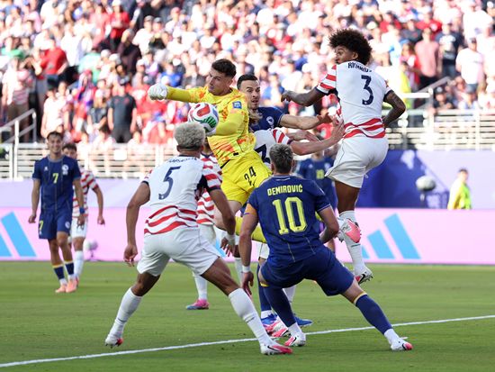 United States beats Bosnia to reach World Cup last 16
