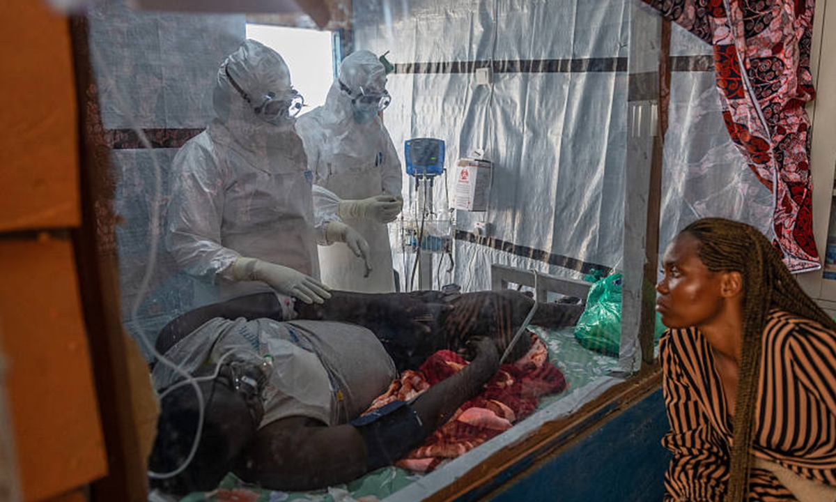 Health workers tend to an Ebola patient at the Rwampara Treatment Center in Ituri, Congo on June 18, 2026. Photo: VCG